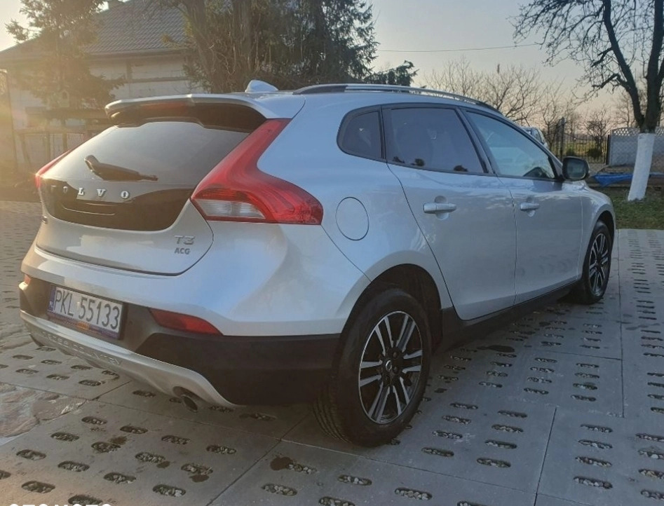 Volvo V40 cena 79000 przebieg: 64000, rok produkcji 2018 z Kłodawa małe 211